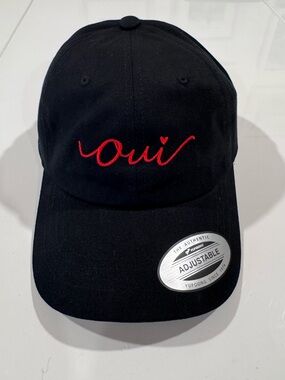 Black 'oui' Embroidered Baseball Cap